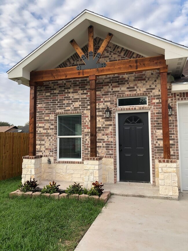 Photo - 1027 Fairway Dr