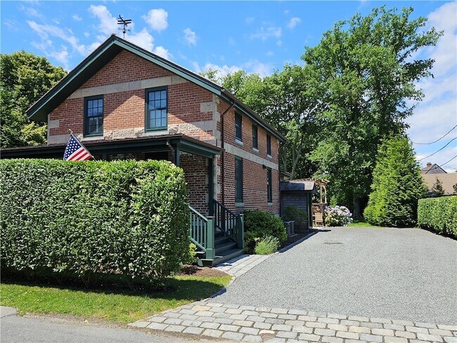 209 Coggeshall Ave