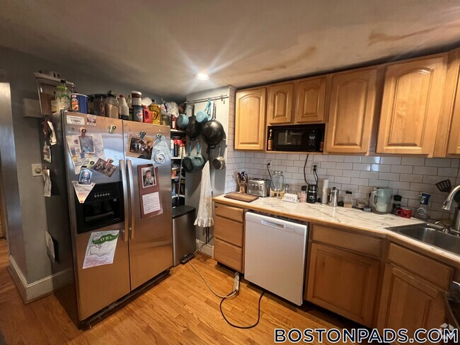 Building Photo - 319 Bennington St Rental