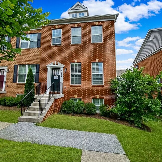 Gorgeous 3-Level End Unit Townhome, 3 Bedr... - Gorgeous 3-Level End Unit Townhome, 3 Bedr...