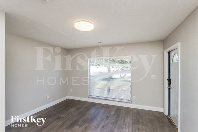 Photo - 990 Badger Dr NE