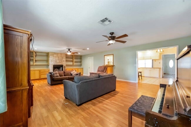 Photo - 5618 Avenue M 1/2