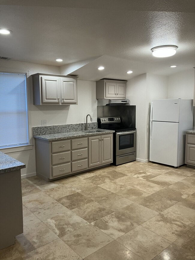 Photo - 1145 Delaware St