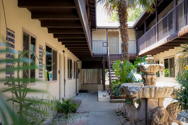 Solana Courtyard - Solana Rental