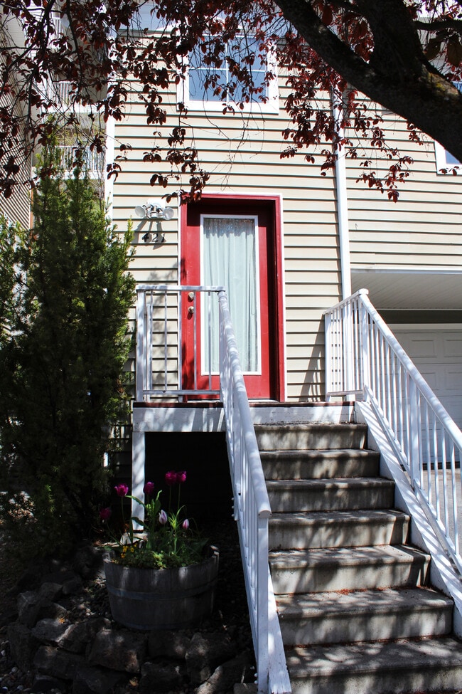 Photo - 421 NE Morton St