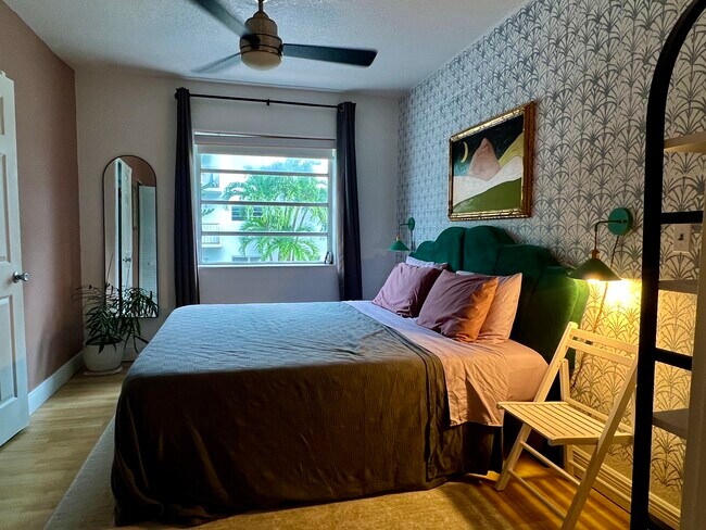 Bedroom (king bed) - 901 Euclid Ave Unidad 4 Rental