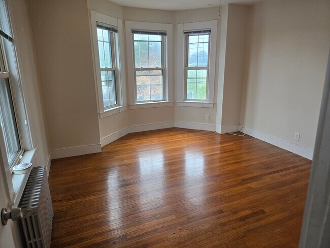 Photo - 124 Bacon St Unit B