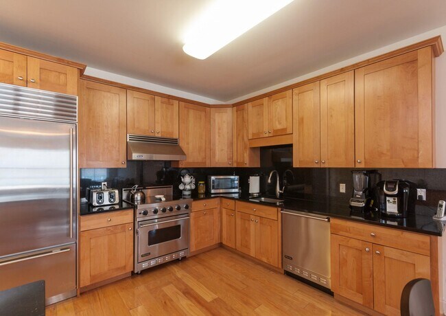 Photo - 20 Ave at Port Imperial Unit 324