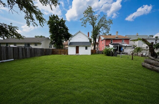 Photo - 210 W Buck St