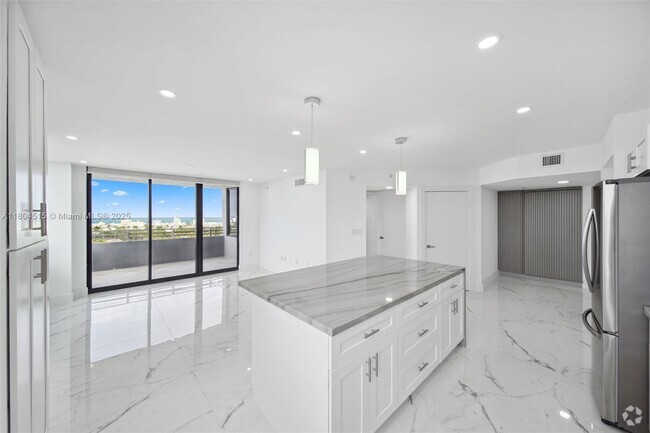 Building Photo - 1330 West Ave Unit 1713 Rental