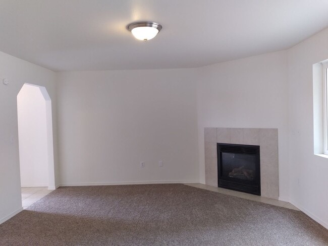 Photo - Charming 3-Bed Duplex with 2.5 Baths & 1600 Sq Ft - Prime Tacoma Location!