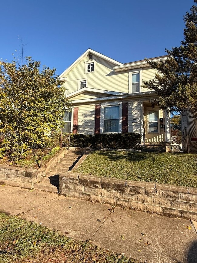 Building Photo - 617 E Main St Unit Apt A