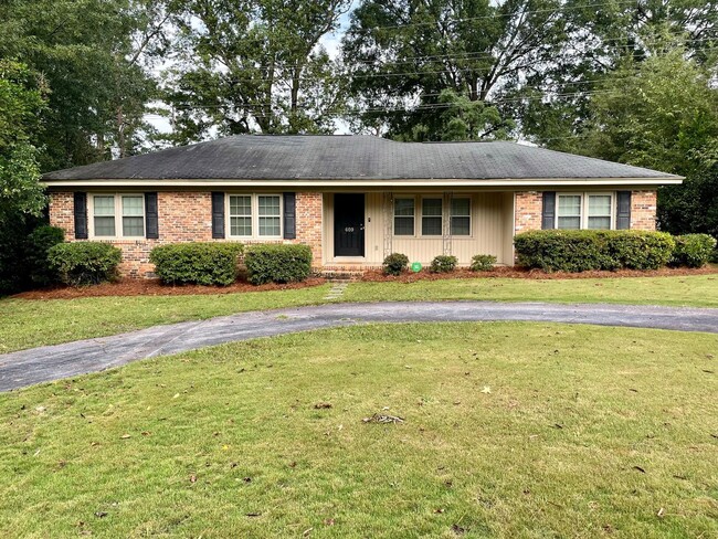 Gorgeous home located behind the VA Hospital - Gorgeous home located behind the VA Hospital