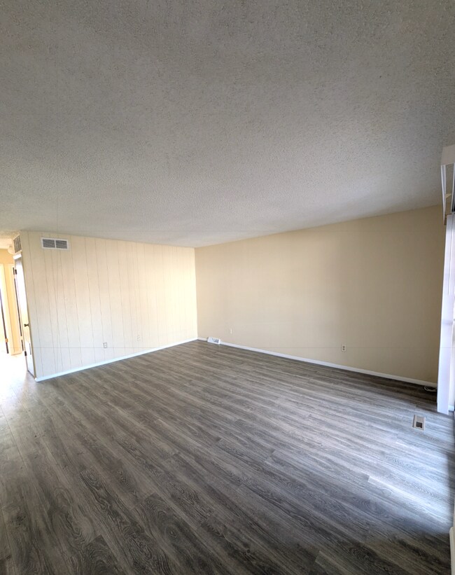 Photo - 2 Bed 1 Bath Apartment - New Floors - Attached Garage!