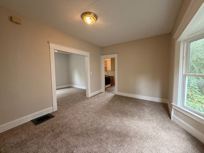 1530 North Ave NE
