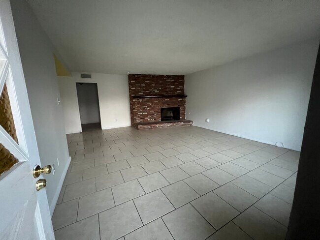 8145 Garden View Ave Unidad A