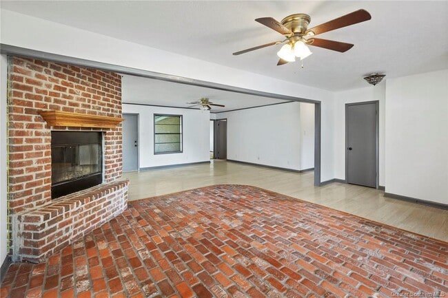 Photo - 414 Crestwood St