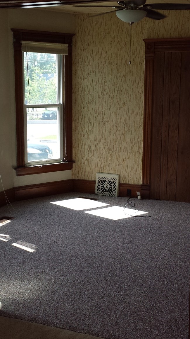 Living Room - 916 Vine St Unit 916