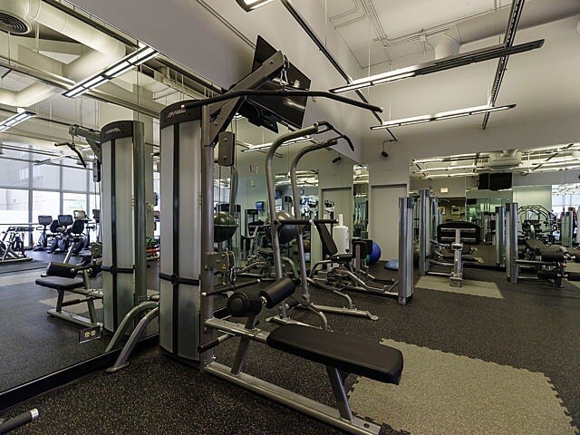 Photo - 655 W Irving Park Rd Unidad 1114