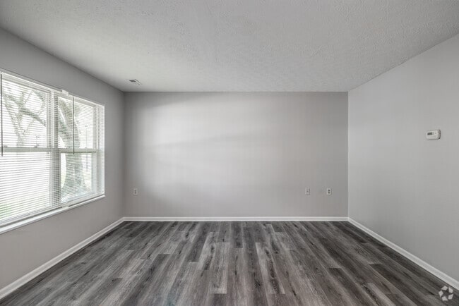 3BR, 1.5BA - 1,200SF