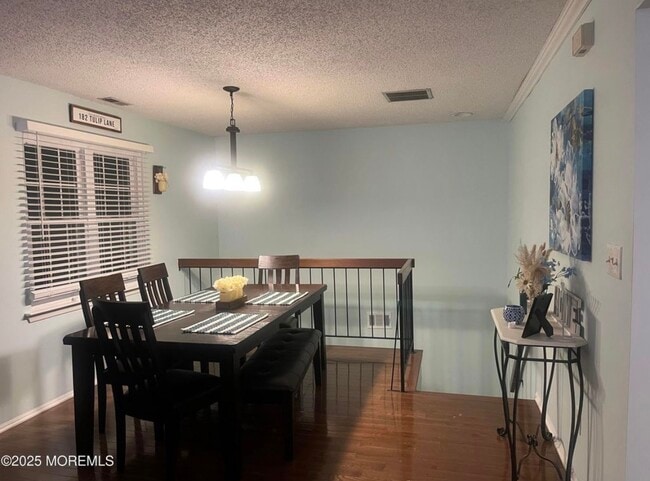 Building Photo - 182 Tulip Ln Unit 182 tulip ln