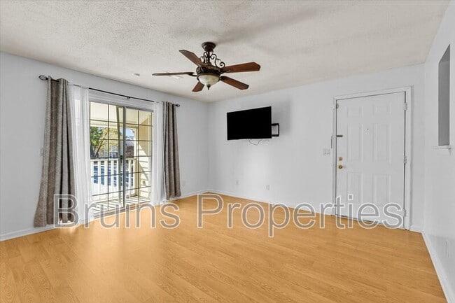 Photo - 5521 Hornaday Rd