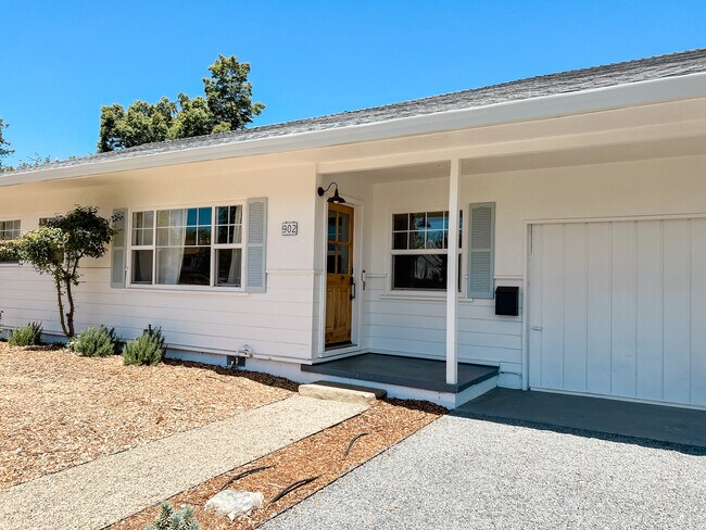 Photo - 902 Harold Ln