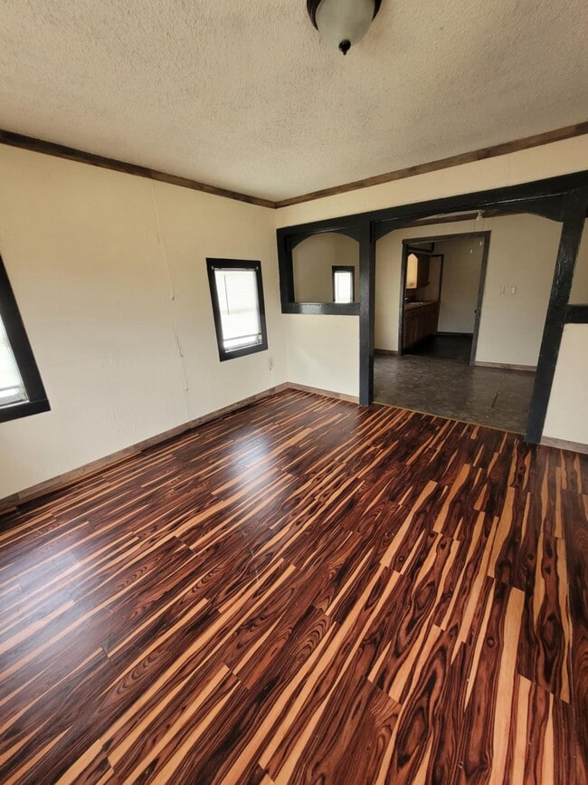 Photo - 309 W Chestnut Ave