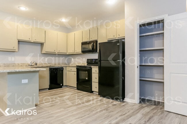 Photo - 1914 Perry St