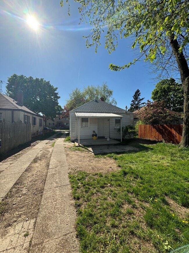 Photo - 2 Bedroom Single Family Home!