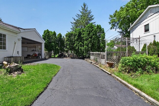 Photo - 1702 Beech Rd