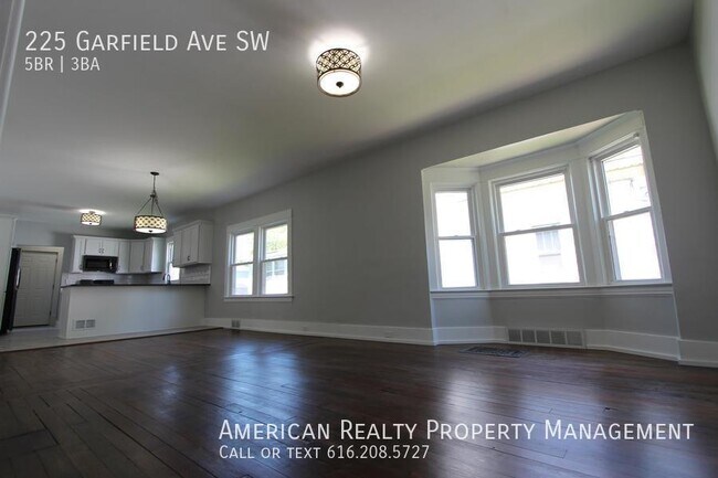 Photo - 225 Garfield Ave SW