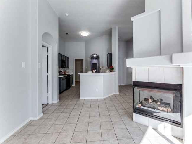 Photo - 1305 Greenbriar Ln