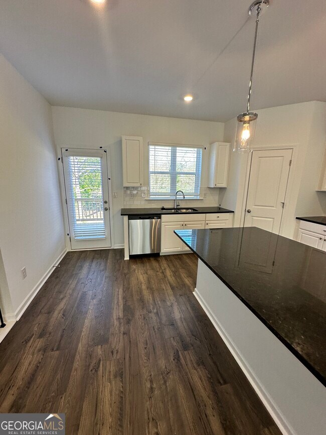 Photo - 5772 Plaza Dr SE