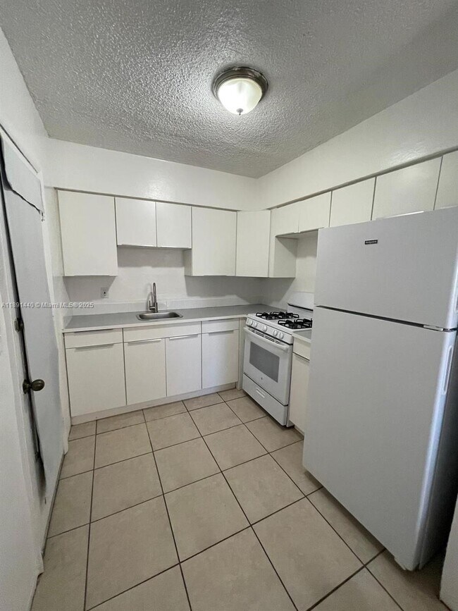 Photo - 16851 NE 18th Ave Unidad 212