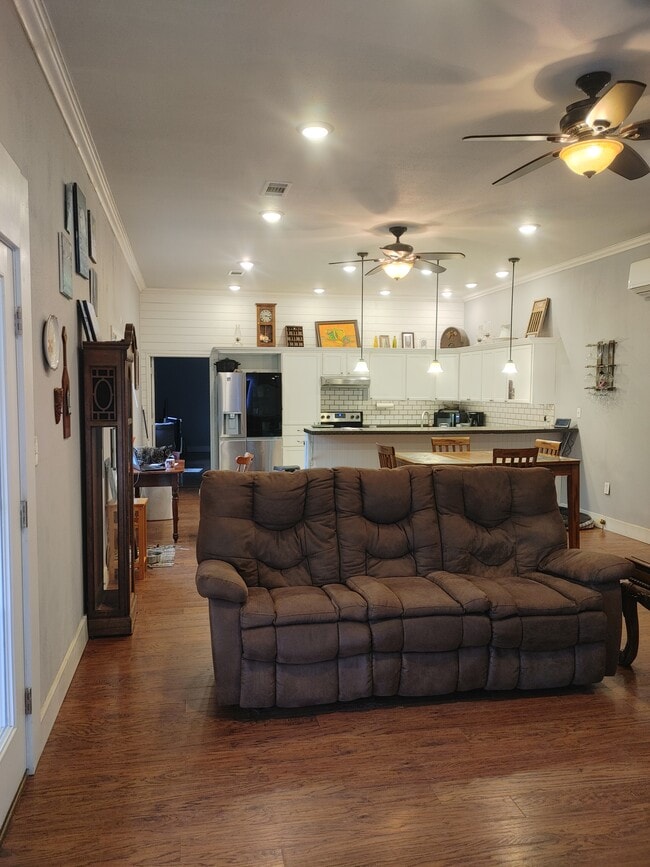 Photo - 513 Joseph Dr