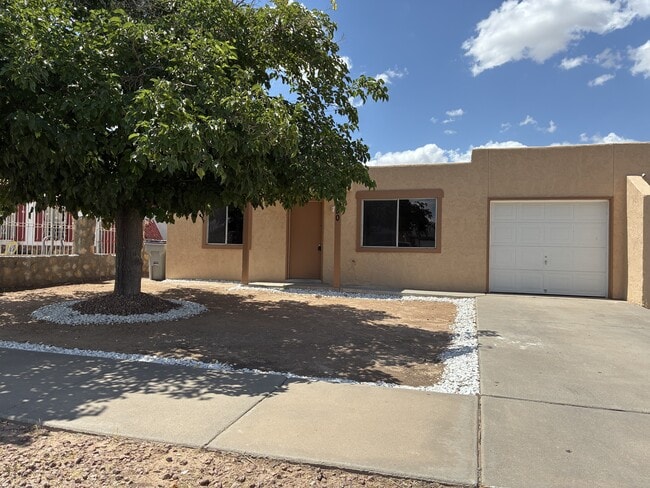 Building Photo - 10830 Cardigan Dr