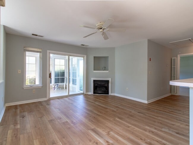 159 Lakeside Dr