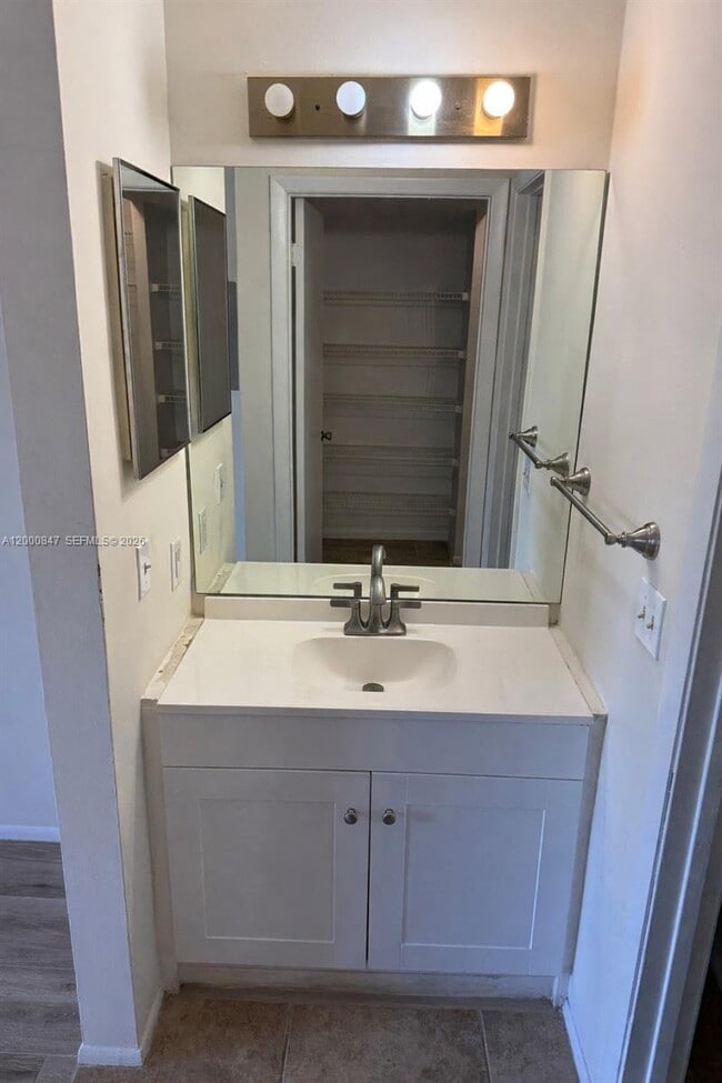 Building Photo - 4401 W McNab Rd Unit 30