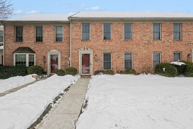 Building Photo - 3 bedroom 2.5 bathroom townhome for rent