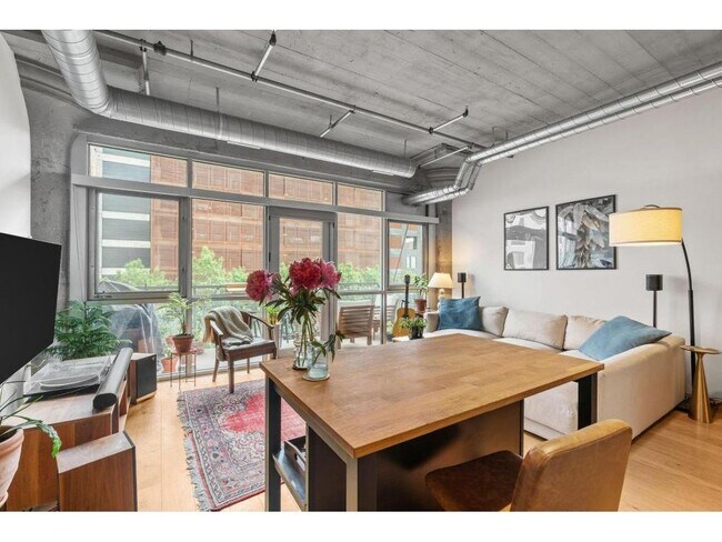 Photo - 748 N 3rd St Unidad 406
