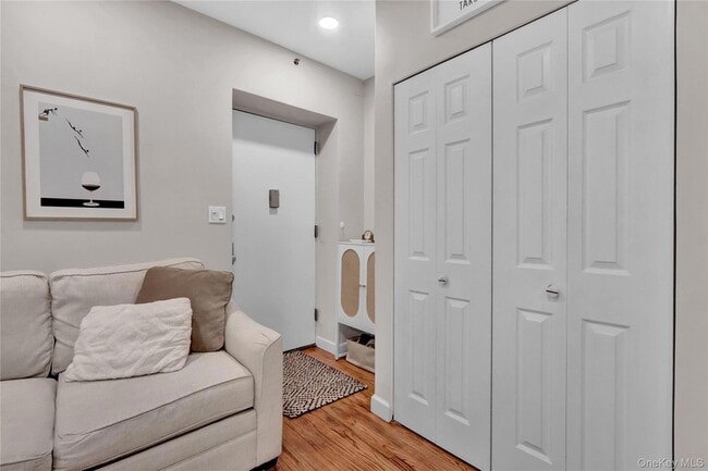 Photo - 25 W Broadway Unit 110