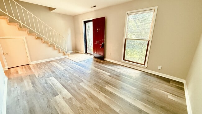 Photo - 2859 Wynterhall Rd SE