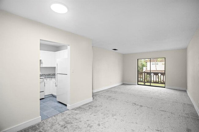 Building Photo - 493 NW 43rd St Unit 6