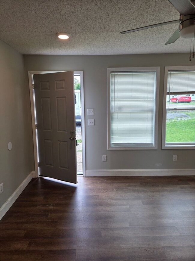 Photo - 1744 Granby Rd