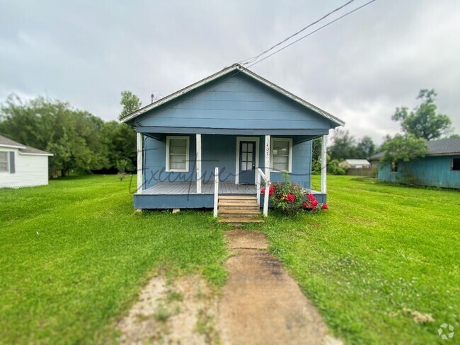 Building Photo - 2-Bedroom Home with Outdoor Storage – Now ...