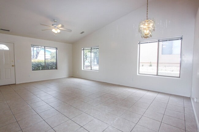 Photo - 8135 E Ashley Dr Unidad Apt A