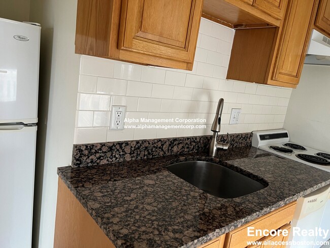 Photo - 299 Huntington Ave Apartments Unit 2 BED Heat hotWater Inlc