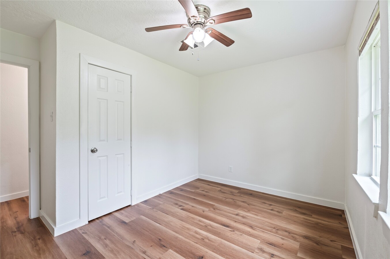 Photo - 504 Burke Rd