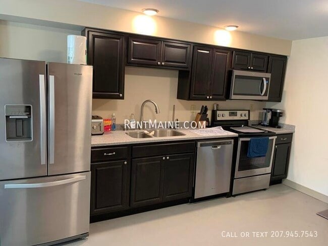 Building Photo - 8 Elizabeth Ave Unit 2